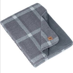 UGG NWT Alexa Plaid Reversible Fleece Throw Blank
